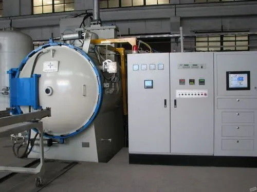 品質  1300C Max. Temperature Vacuum Oil Quenching Furnace 380V Adjustable Voltage 工場